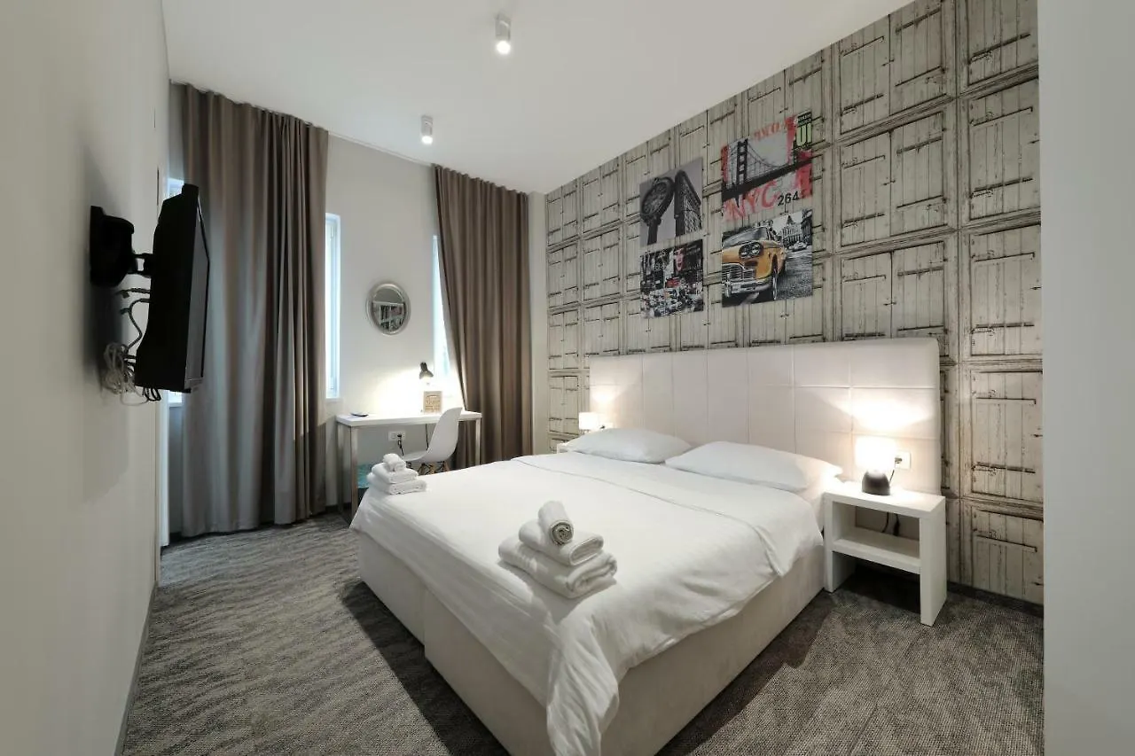 Downtown Boutique Hostel Zadar 2*,  Croácia