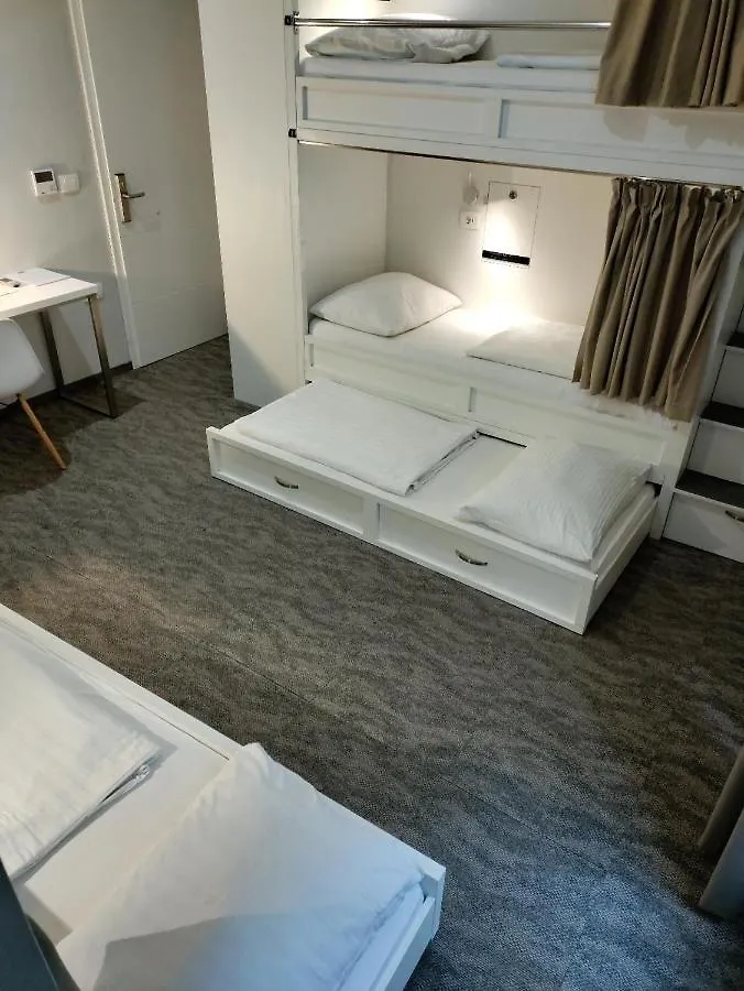 Downtown Boutique Hostel Задар