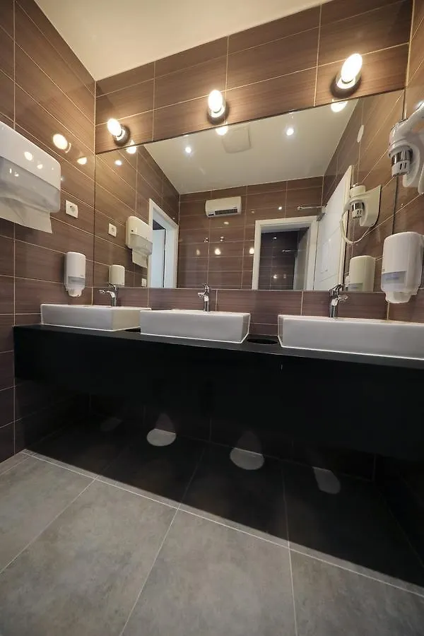 Downtown Boutique Hostel Задар