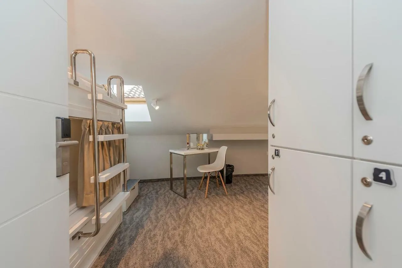 Downtown Boutique Hostel Задар